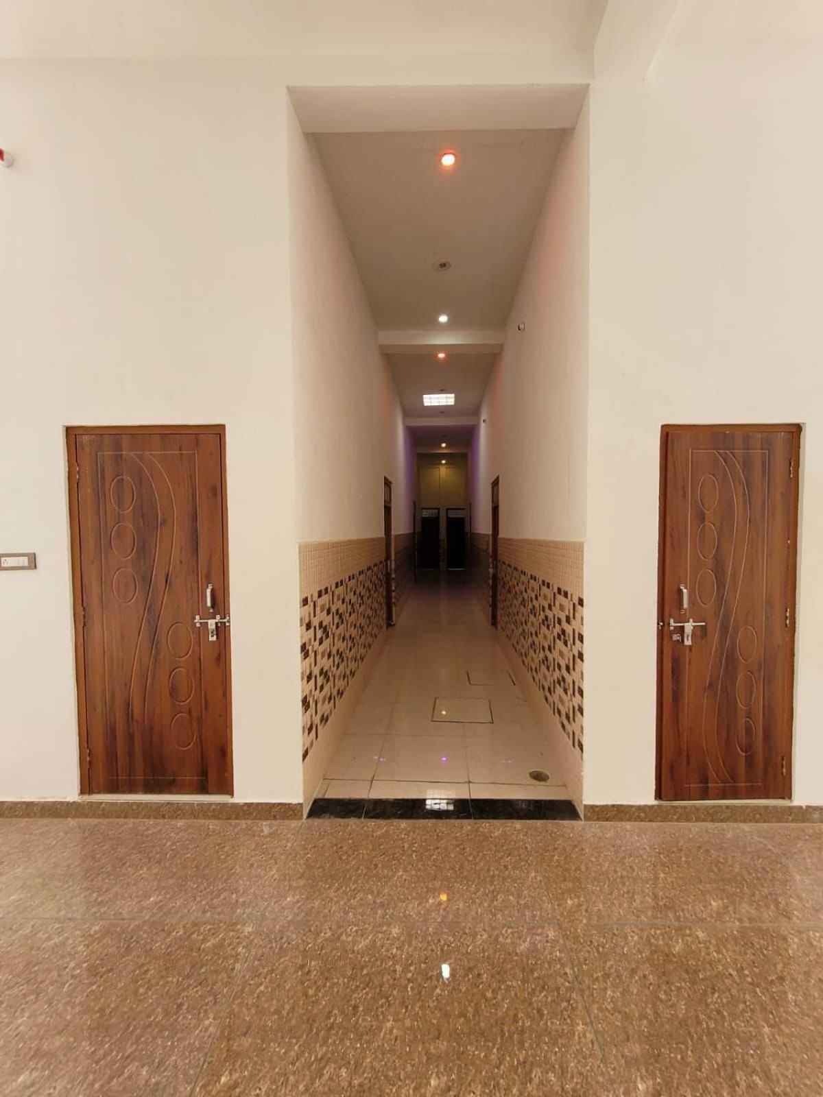Oyo Hotel Hastinapur Palace Meerut Exterior foto